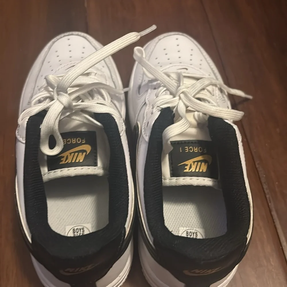 Nike Air Force 1 Kids 2Y White and Black Sneakers
